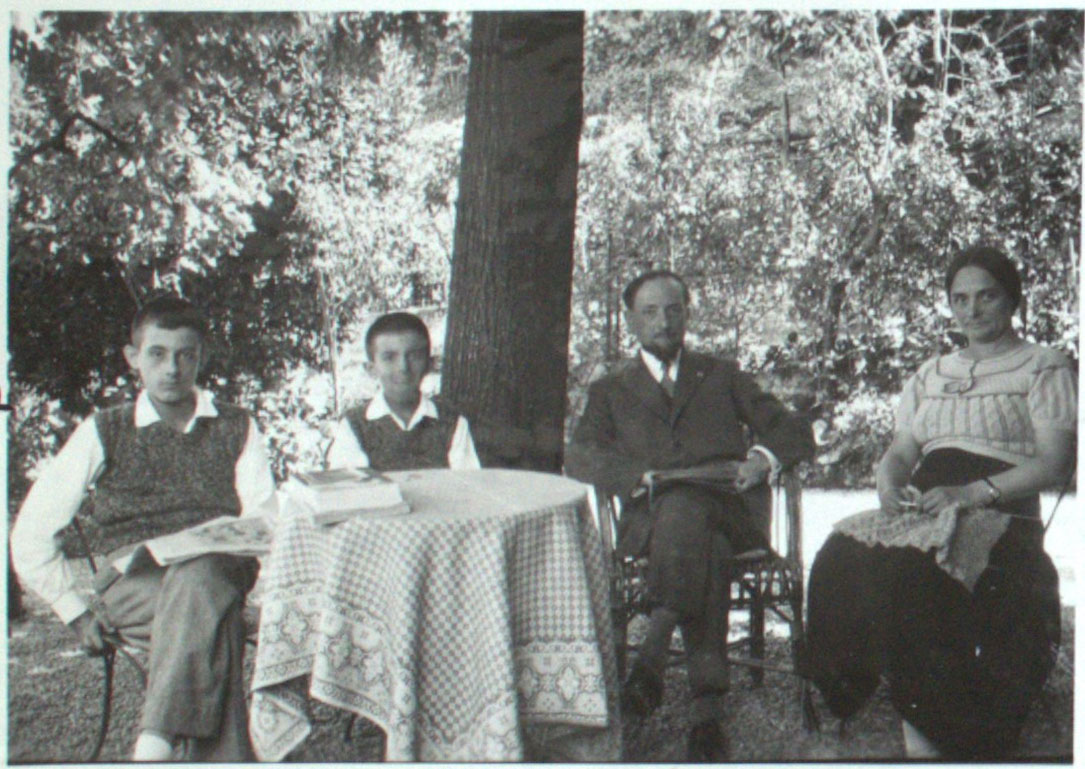 Casimiro Doniselli e Amelia Maria Lanzi con i figli